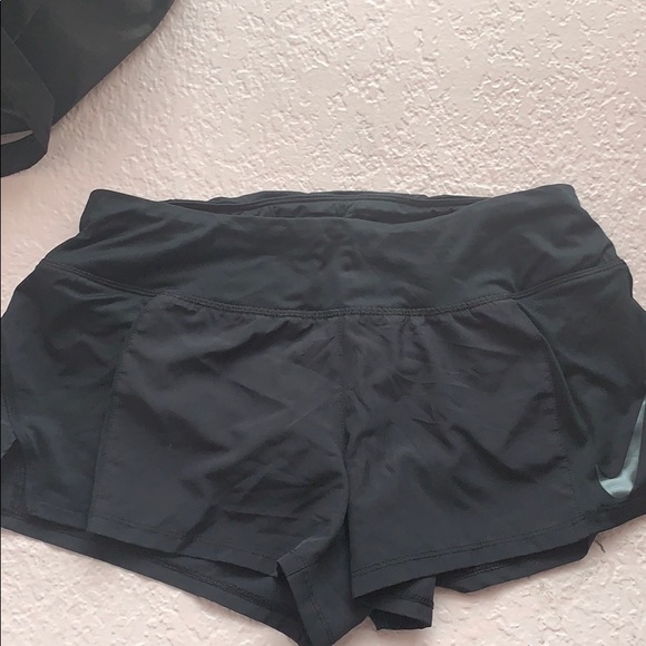 nike loose running shorts (black) - Picture 1 of 2